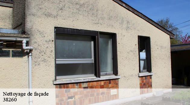 Préservez l'intégrité de vos bâtiments grâce au nettoyage de façade pas cher par Duculty Rénovation à Sardieu